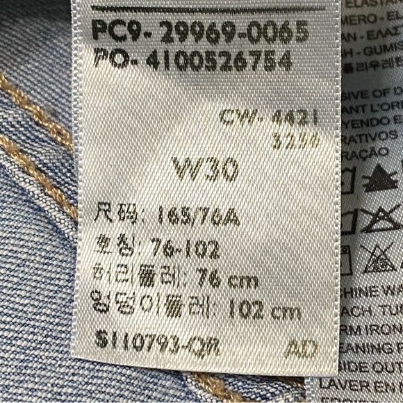 Levi’s Bermuda Jean Shorts Size 30 Rolled Cuff Medium Wash Denim - Picture 9 of 10